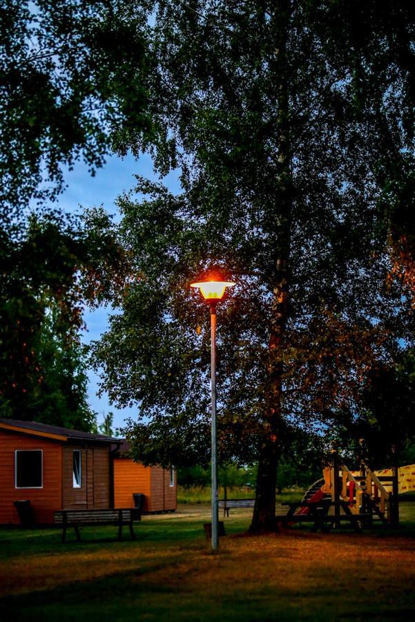 Kempings Stieres Un Majas Virtuve Upesgriva Bagian luar foto