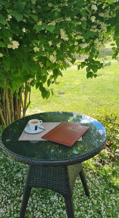 Kempings Stieres Un Majas Virtuve Upesgriva Bagian luar foto